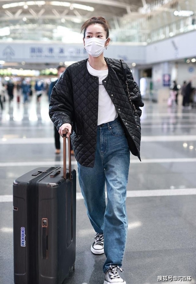 身材 刘雯穿搭美得让人猝不及防，卫衣、外套、休闲裙，上身效果都超美