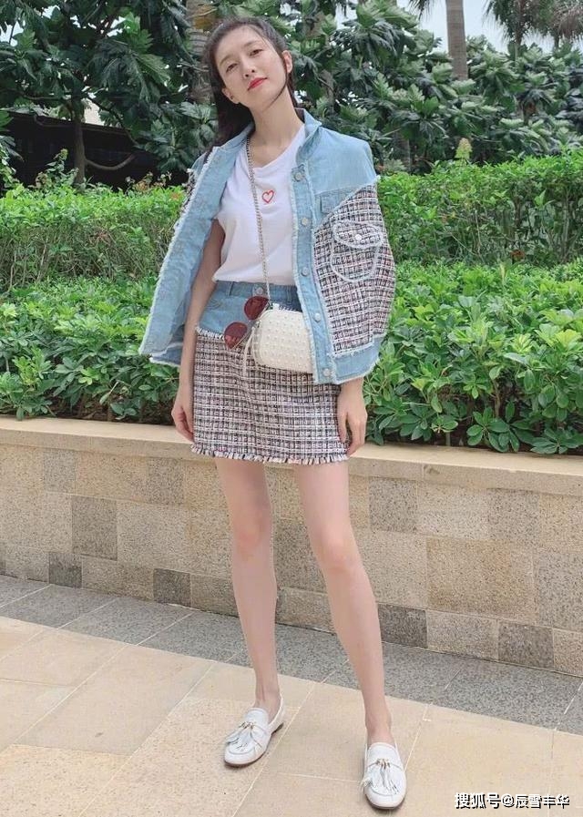 身材 江疏影挺会扮嫩的,粉色“小香风”外套加身,气质真的太甜美了