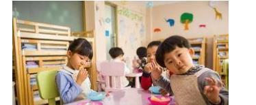 同学|幼儿园老师坦言：第一天上幼儿园不哭的娃，多半来自4种家庭