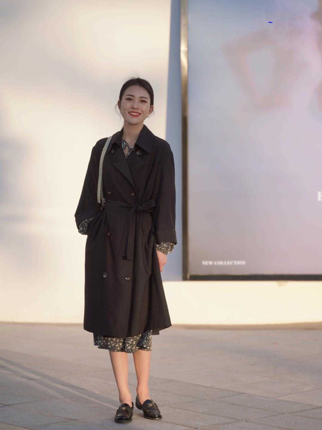 身材 风衣到底有多百搭?连帽卫衣、高领毛衣、衬衫都能配,高级洋气