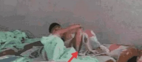 家长|幼儿园午睡,女幼师拍照后发家长群,家长看到后直接打电话责骂