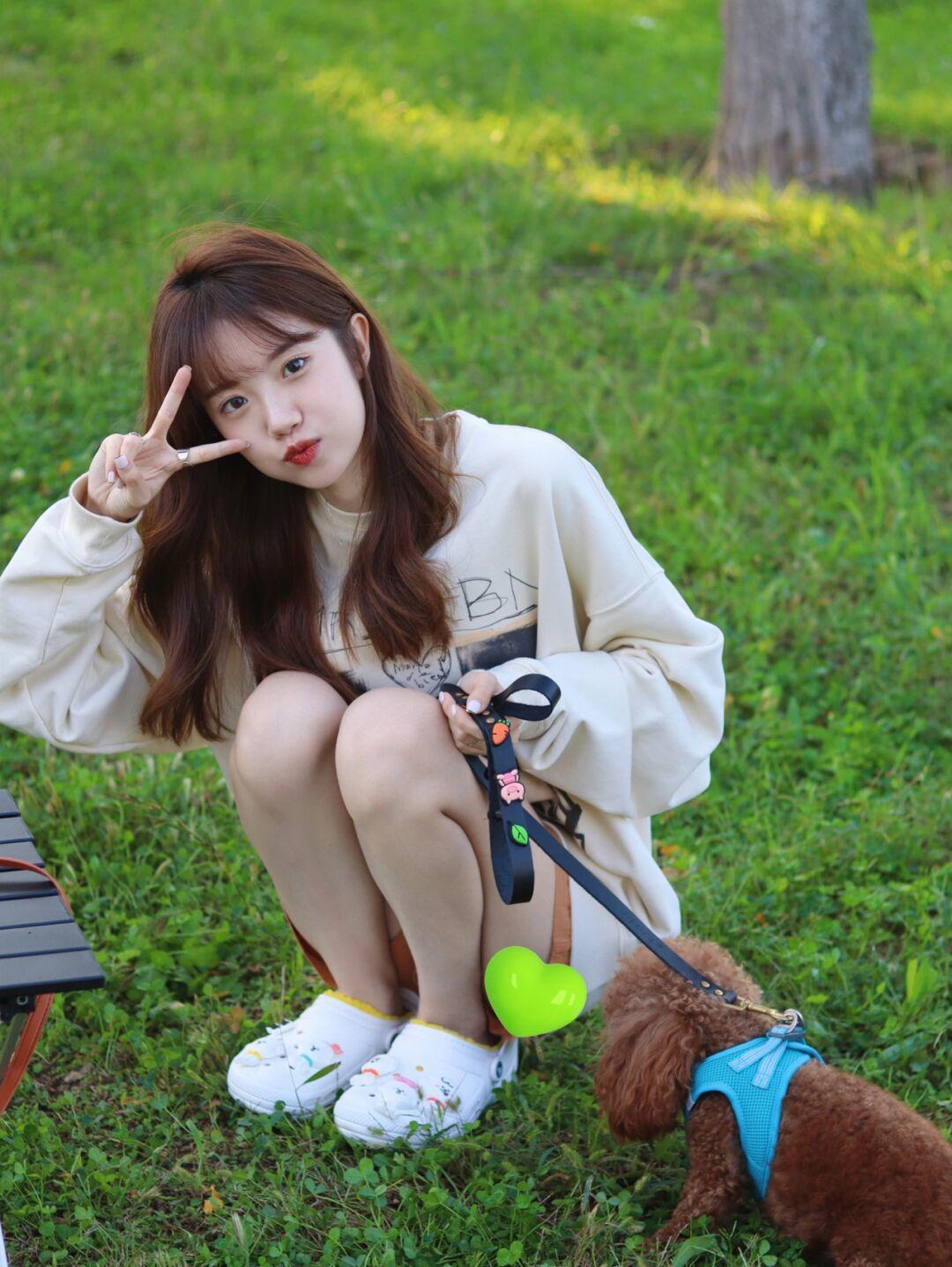 整体 谁说穿卫衣普通？get这些时髦精必备小技巧，秋季出街告别路人感