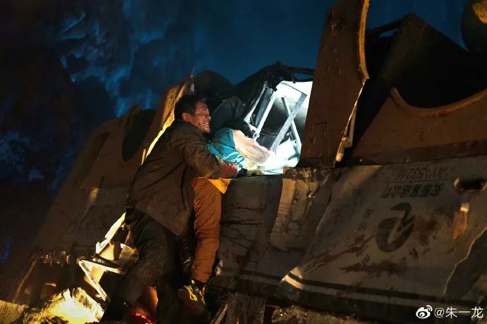 小洪|跪久了，所以《峰爆》活该被吐槽？