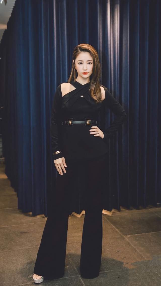 霍建华 林心如久违的红毯,染黄发穿开叉礼服优雅知性,霍建华福气不浅