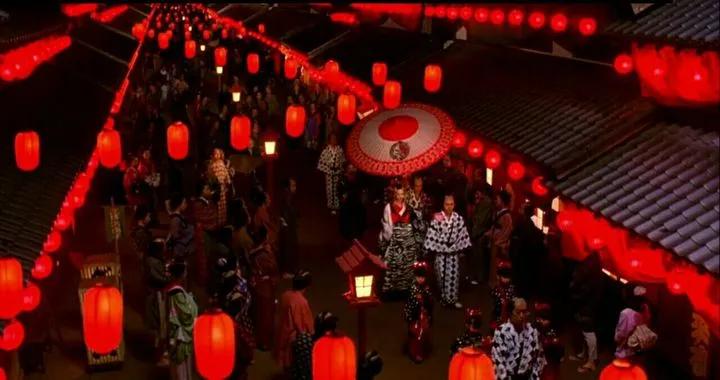 美学极具视觉冲击力的日式爆裂美学，肆意而浪漫