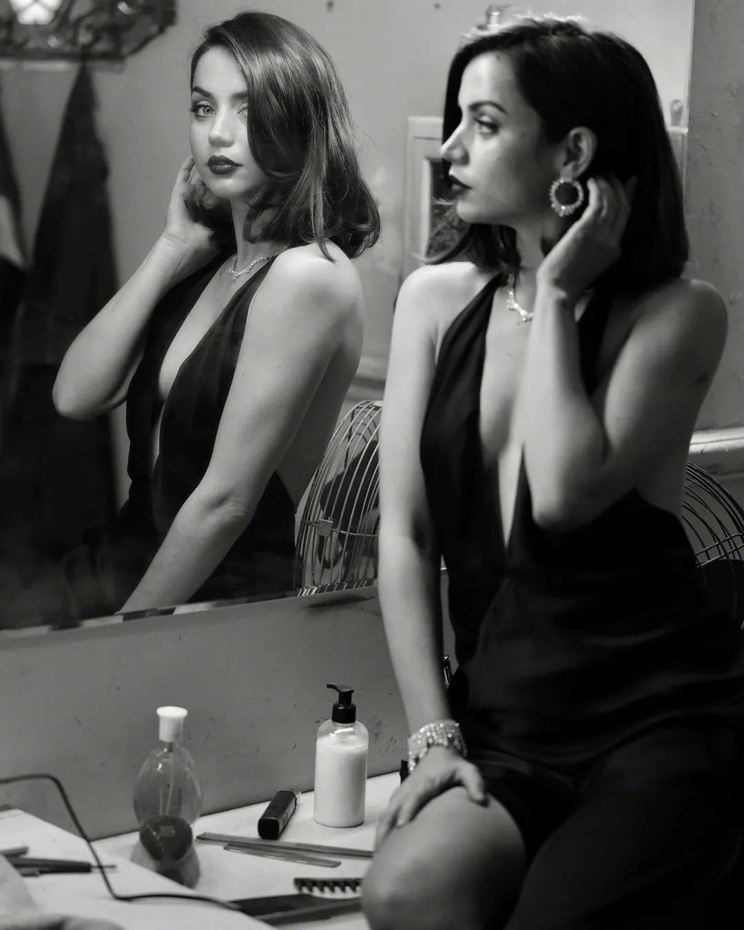 全球|《007:无暇赴死》北美不如预期!男女主角曝性感写真