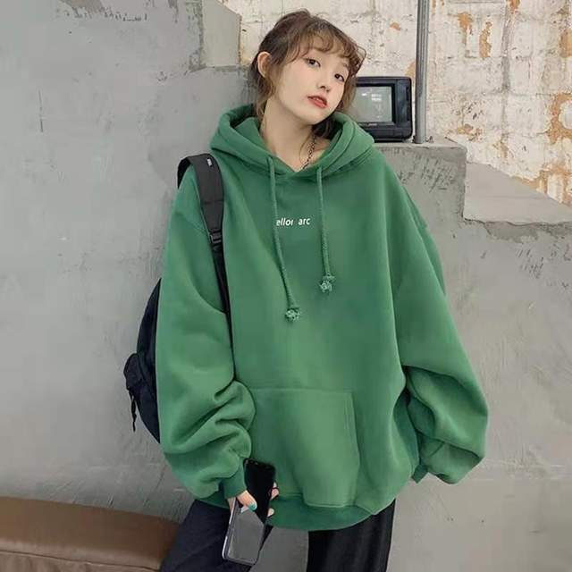 下装 郭碧婷成为宝妈风采依旧，卫衣搭阔腿牛仔裤，随性减龄超好看