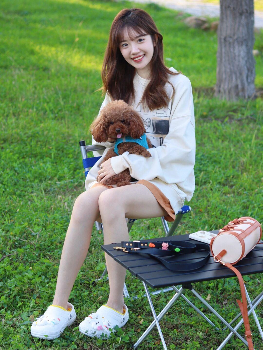 整体 谁说穿卫衣普通？get这些时髦精必备小技巧，秋季出街告别路人感