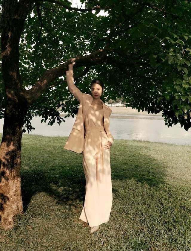 霍建华 林心如久违的红毯,染黄发穿开叉礼服优雅知性,霍建华福气不浅