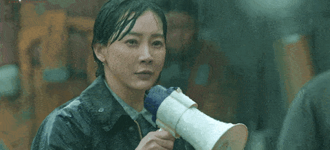 小洪|跪久了，所以《峰爆》活该被吐槽？