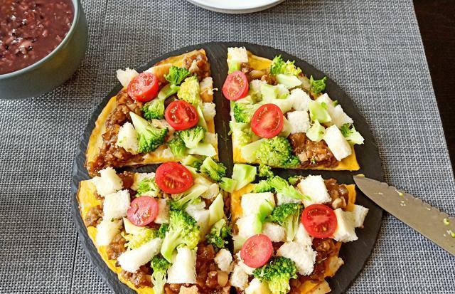 杂粮|1张大饼吃到撑，老两口的营养早餐走红，网友：1顿吃掉20种食材