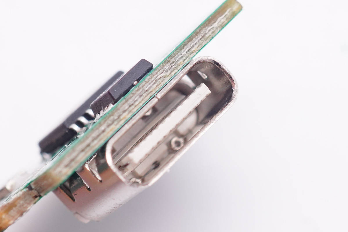 支持5-20V齐全电压档位，既可充iPhone 13又能充笔电，古石30W快充充电器拆解