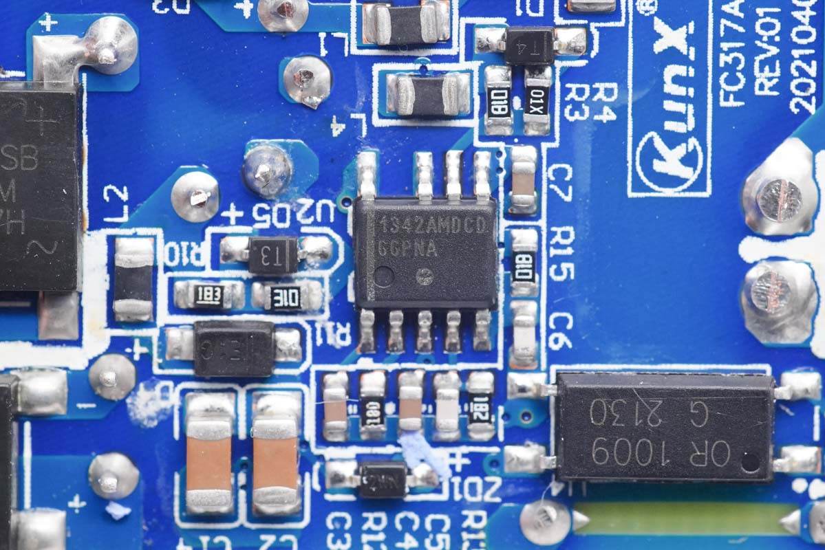 功率|内置镓未来G1N65R240PB氮化镓功率器件，绿巨能65W 2C1A氮化镓快充充电器拆解