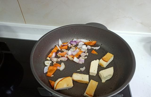 蔬菜|1片面包2种吃法,1种豪华1种香,6样早餐晒朋友圈,网友:太丰盛