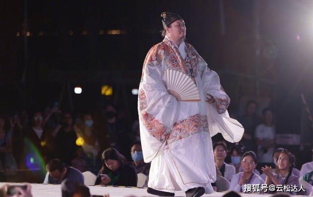 设计 “人间真实”的汉服实拍，虽然显矮+显胖，但胜在端庄、优雅