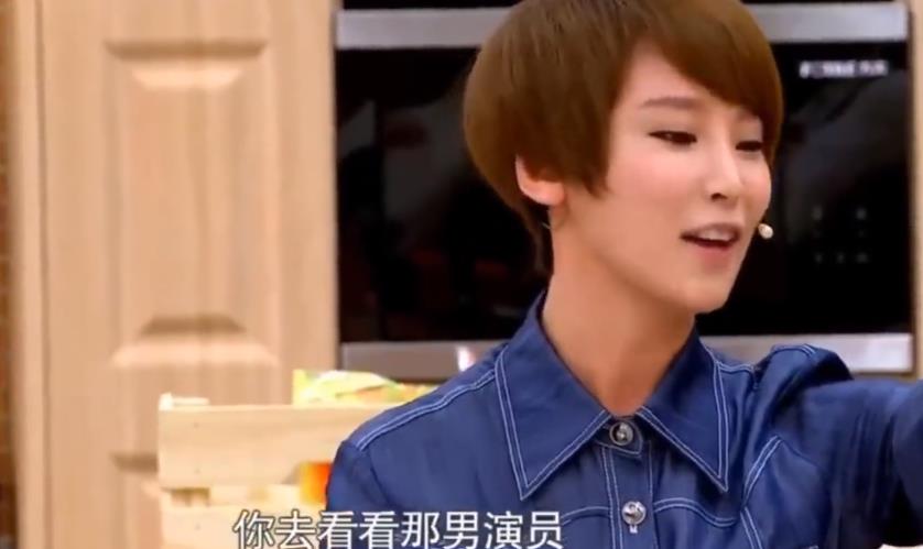 吴京|幼稚鬼吴京上线！得知谢楠要拍吻戏，特意提前跑到剧组跟妻子索吻