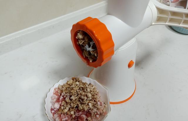 做法|早餐吃条肉龙吧，一卷一蒸，鲜美爆汁，简单省事儿，比饺子还好吃