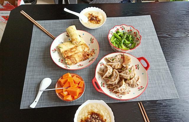 做法|瞧1家子早餐和午餐，老婆太精致，老公太粗放，网友：好搞笑