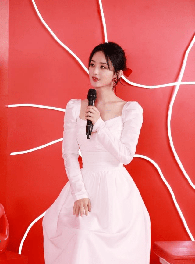 黑色 赵丽颖离婚后首个生日超低调！穿黑T被异性好友宠成公主，气质开挂