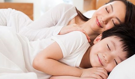大儿子|二胎出生后，谁是陪孩子入睡的最佳人选？三种方案可选择