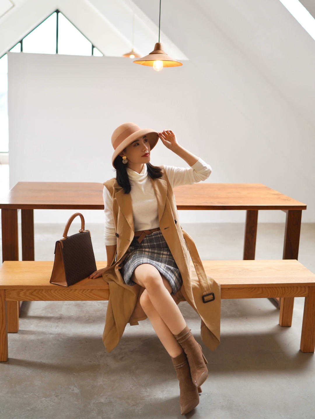 图片 秋冬季节，“高领毛衣”这样穿高级又洋气，保暖舒适不挑人