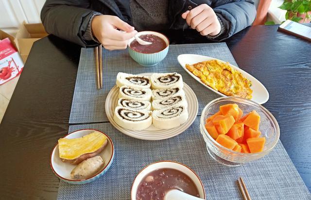 做法|瞧1家子早餐和午餐，老婆太精致，老公太粗放，网友：好搞笑