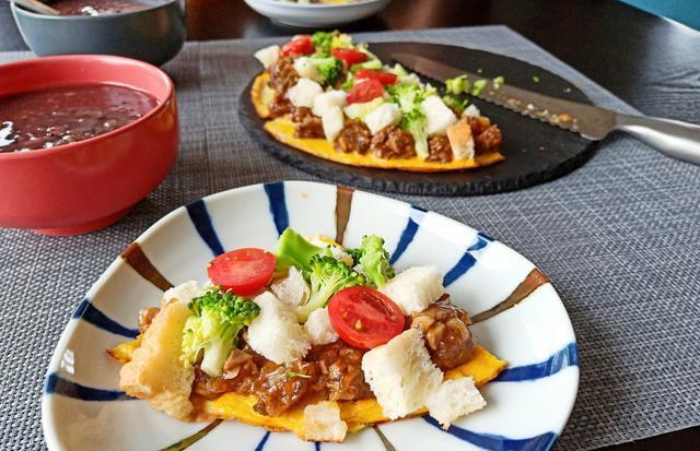 杂粮|1张大饼吃到撑，老两口的营养早餐走红，网友：1顿吃掉20种食材