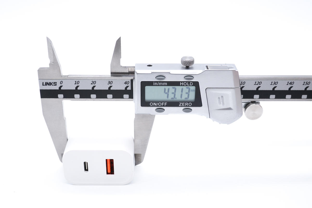 支持5-20V齐全电压档位，既可充iPhone 13又能充笔电，古石30W快充充电器拆解