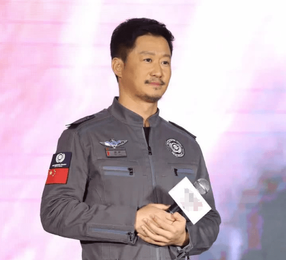 吴京|《长津湖》票房放缓，吴京又有新动作，《流浪地球2》开机