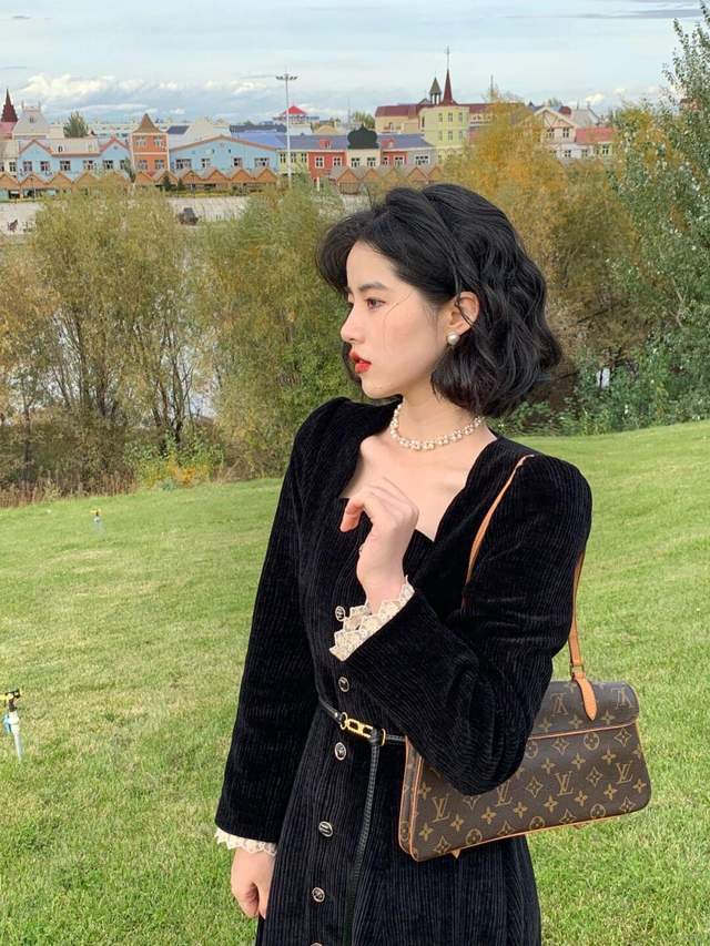 长度 给大家分享的这些搭配都比较适合高个子的女生穿