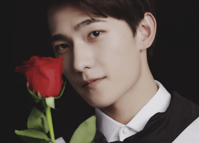 青春|门面粉丝互撕，设定、周边又陷抄袭？杨洋、范丞丞粉丝又互撕