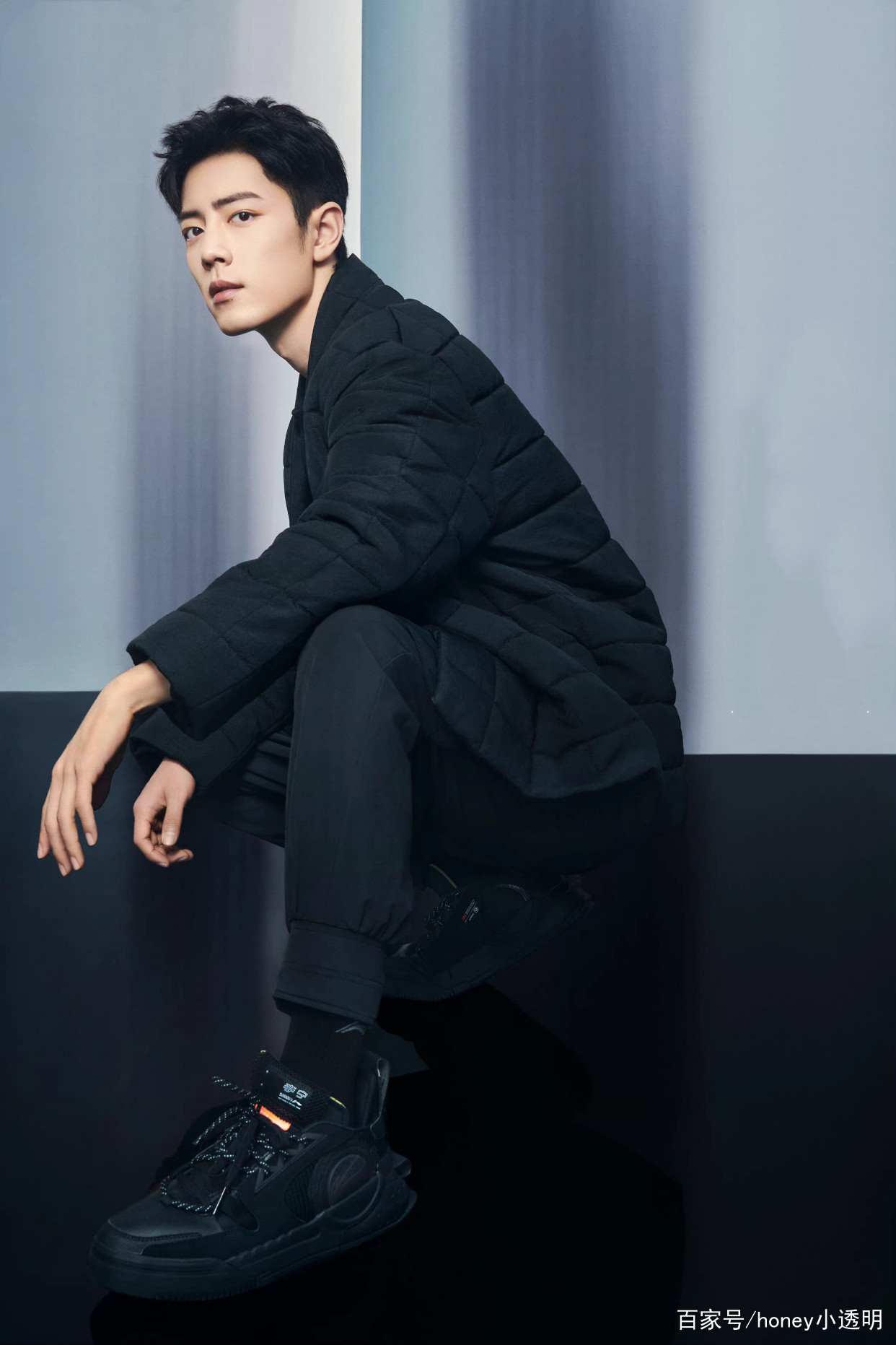 肖战李宁冬季造型亮相,运动风穿出"高奢范"!网友:这气质绝了_设计