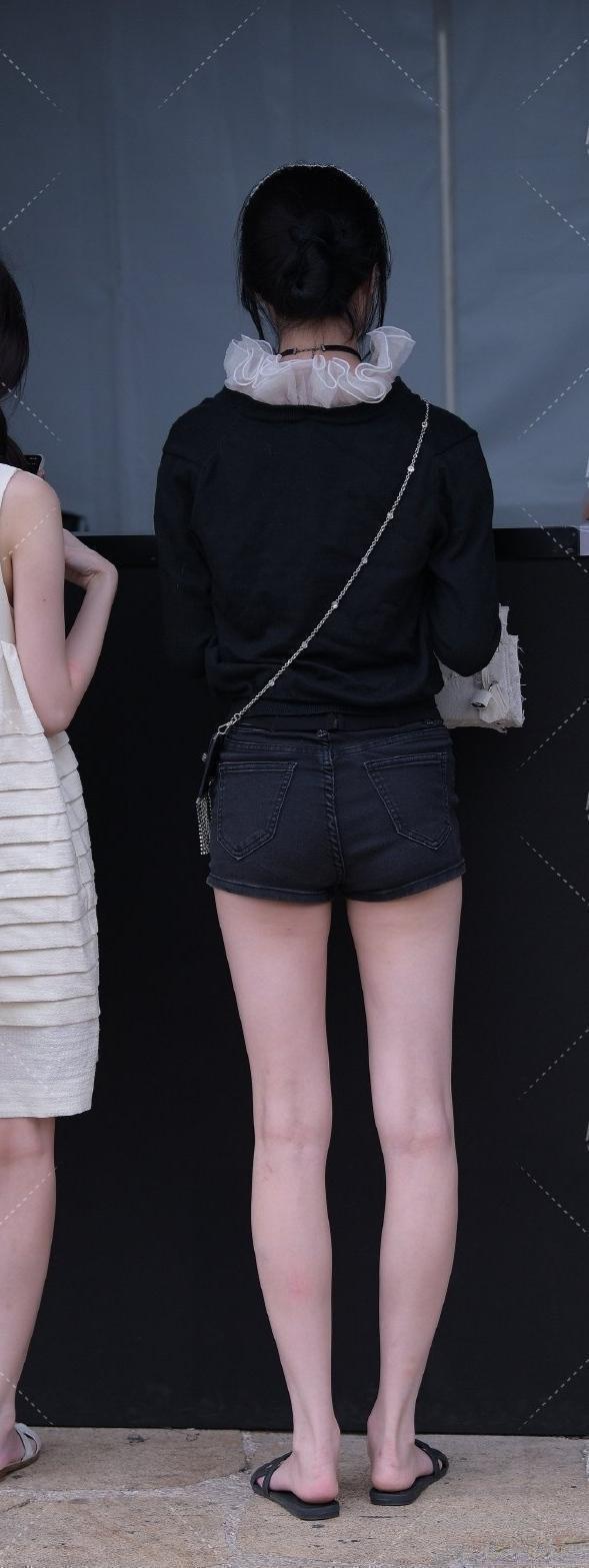 身材 穿上鲨鱼裤让你气场十足,凸显身材更妩媚,真不怕冷