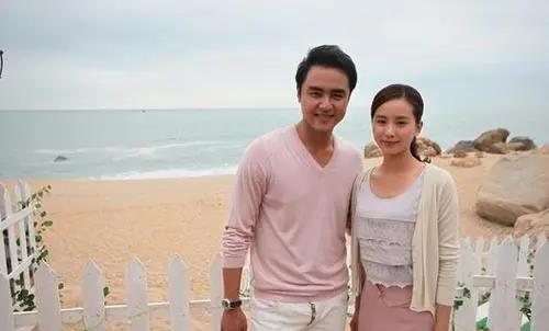 因为|怀二胎稳了？吴奇隆陪刘诗诗前往私立医院，嫁对人可以有多幸福