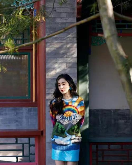 毛衣 秋天到了,又想起杨幂这组经典照片!毛衣配裙子,百看不厌啊