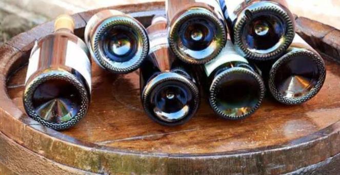 因为|为什么葡萄酒底部会有个很深的凹槽?听完行内人讲解,涨知识了