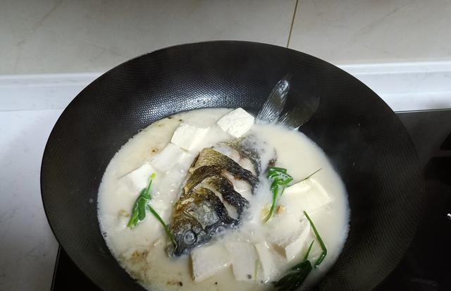 怎样晒鱼出油 f9f7fd0b51454e3cbf834af6633ed7f7.jpeg