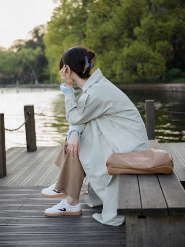 逐渐降温 降温了的秋冬，大衣搭配牛仔裤简约又洋气，让你美出圈了！