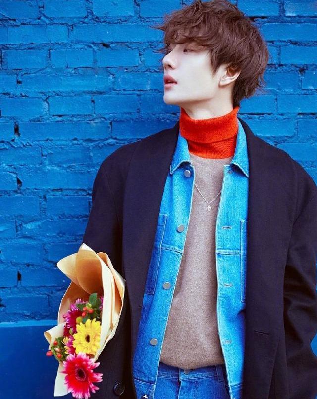 高领衫 叠穿不等于乱穿！王一博竟然三种材质衣服叠穿，这样穿真的好看吗