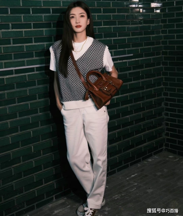 显得 江疏影私服不翻车！简单款也能气质范儿，真的太强了