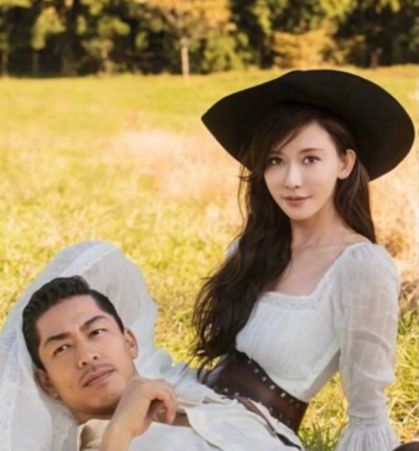 气息 林志玲Akira同登封面不搭？两人造型太有气质了！真的好配