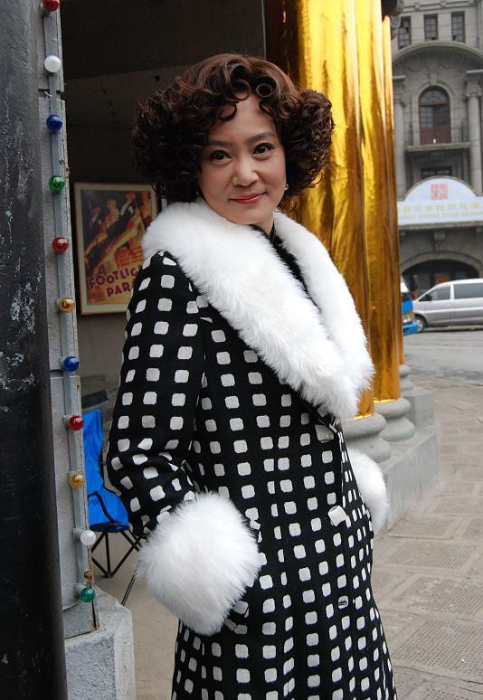 设计 “太后”刘雪华年轻时挺会穿,简约配色却有别样风情,气质真好