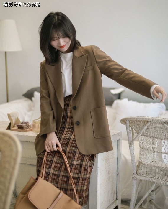身材 秋天穿“格纹裙”更优雅,教你N种搭配思路,时髦百搭又不挑人