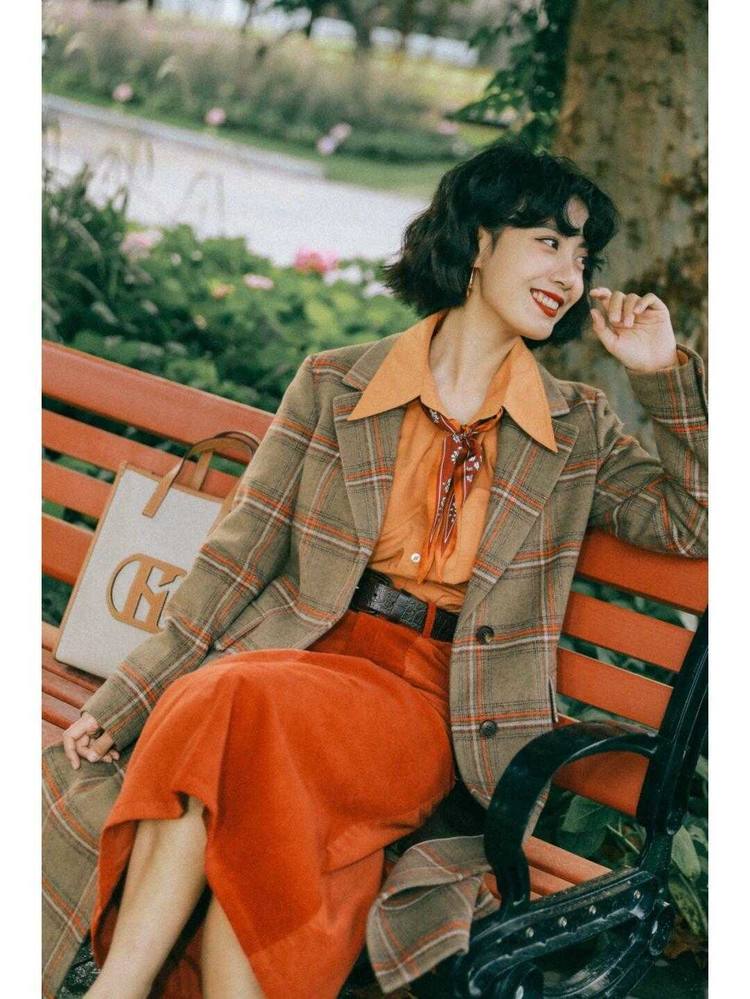 毛衣 格纹大衣的穿搭，看起来干净利索