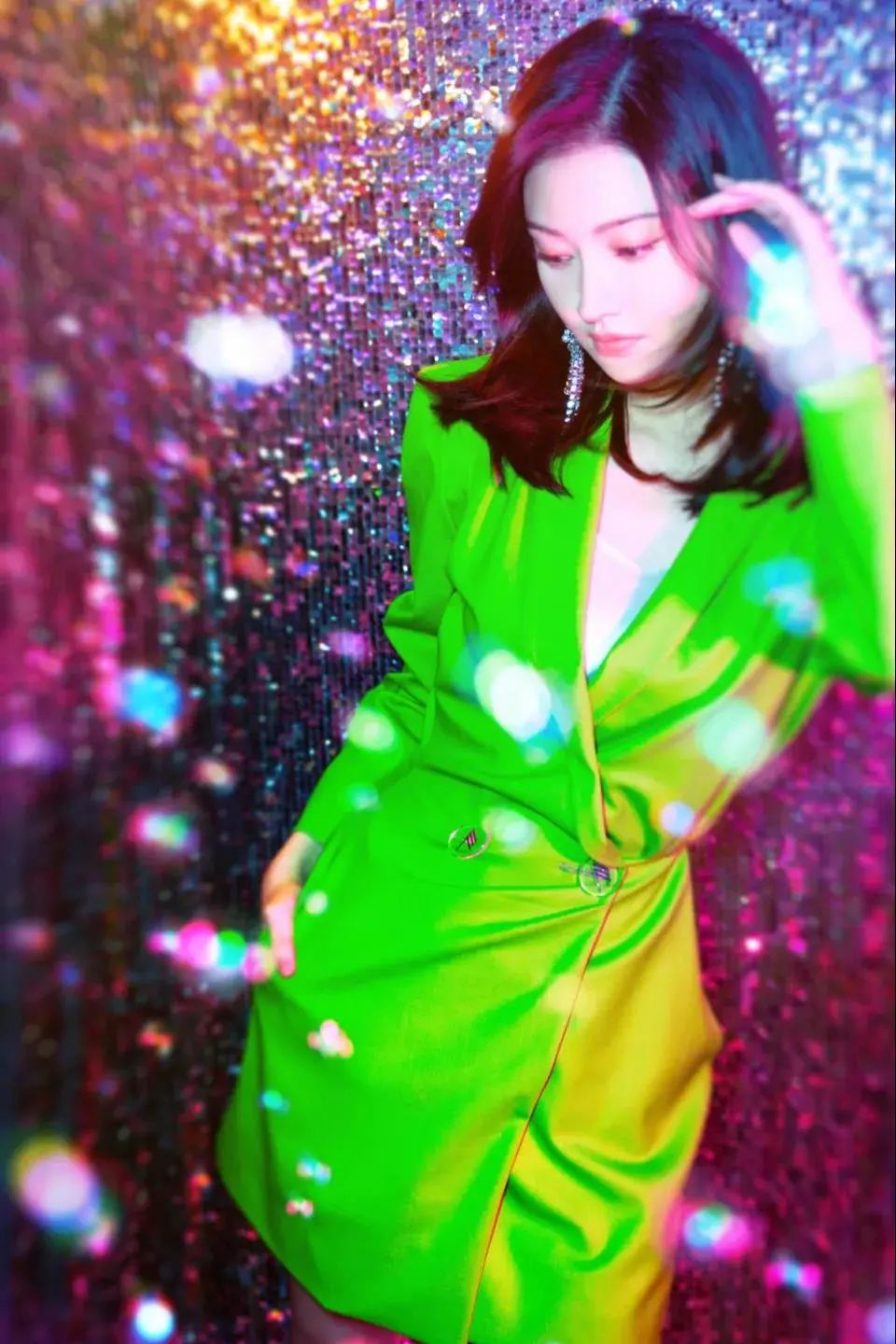 设计 关晓彤的身材一般人学不来，西服下全是美腿，宁波女孩：实在太养眼！