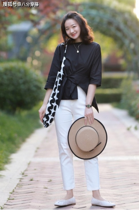 高跟鞋 穿啥小黑裤,今年“小白裤”才受宠,时髦百搭不挑人,咋穿都洋气