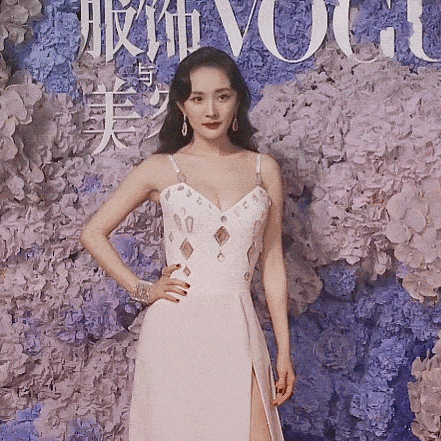 小逸 VOGUE新篇章之夜，红毯季马上开始，女明星礼服出击！