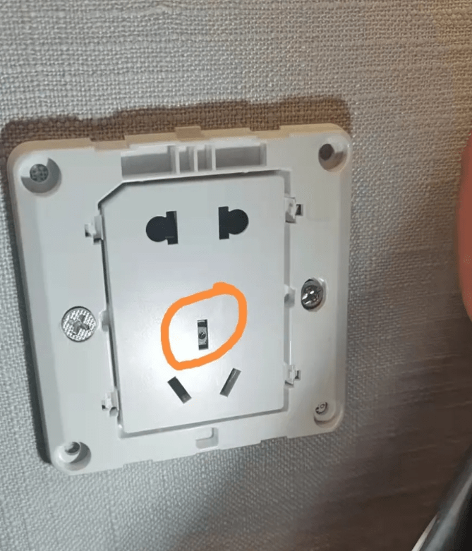 酒店房间摄像头怎样查 bfecbe7daeb5449eb2a4b2a9650fa036.png