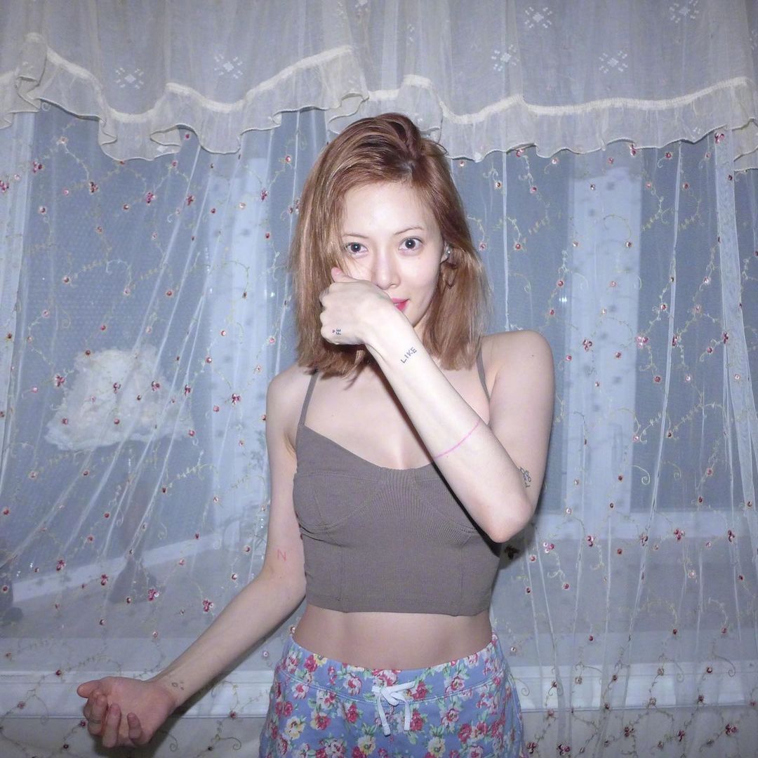 本人 “南韩小野马”泫雅晒火辣美照，小背心炫出小蛮腰，身材管理顶级