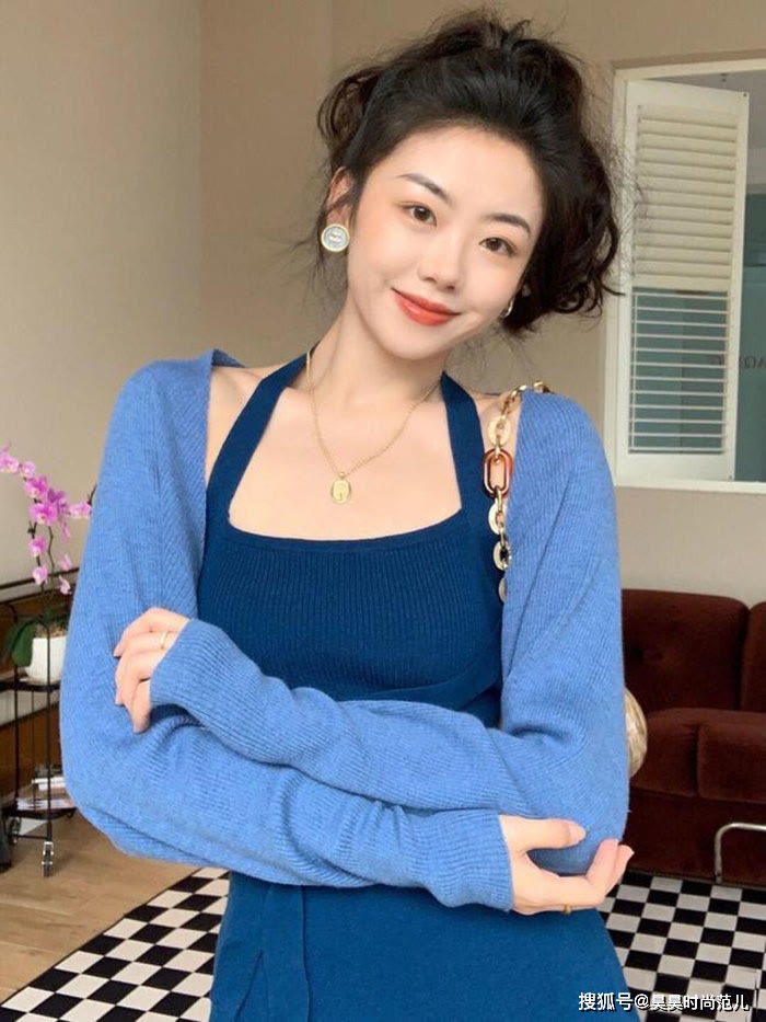 天气 秋天穿裙子也可以很美，温柔针织开衫+连衣裙穿搭，优雅又显气质